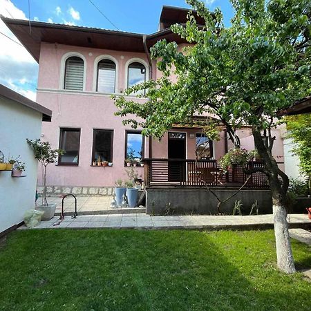 Apartments Music, Garden And Free Parking Sarajevo Exterior photo