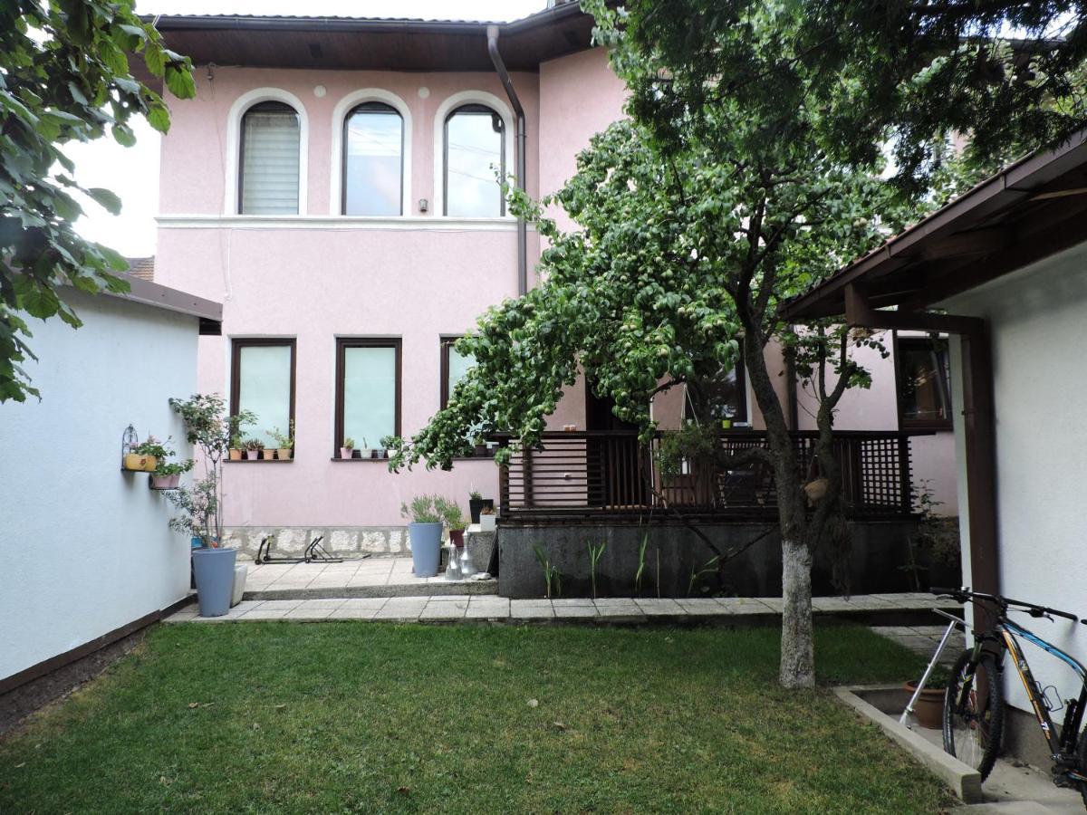 Apartments Music, Garden And Free Parking Sarajevo Exterior photo